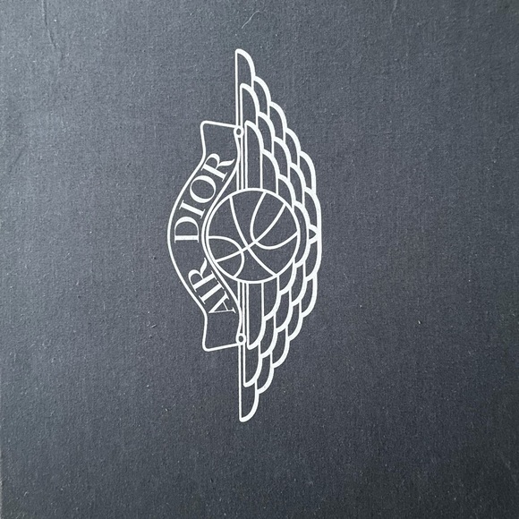 Dior Jordan 1 with box and shoe bag - Picture 2 of 3